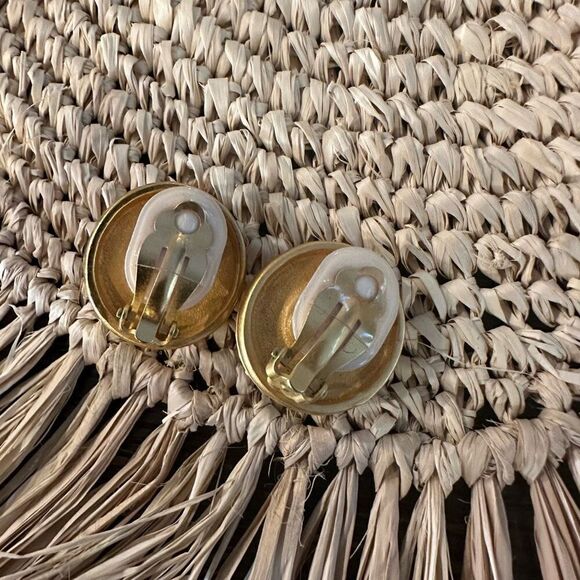 CAROLEE Vintage Chunky Gold Tone Faux Pearl Clip Earrings - Picture 4 of 6